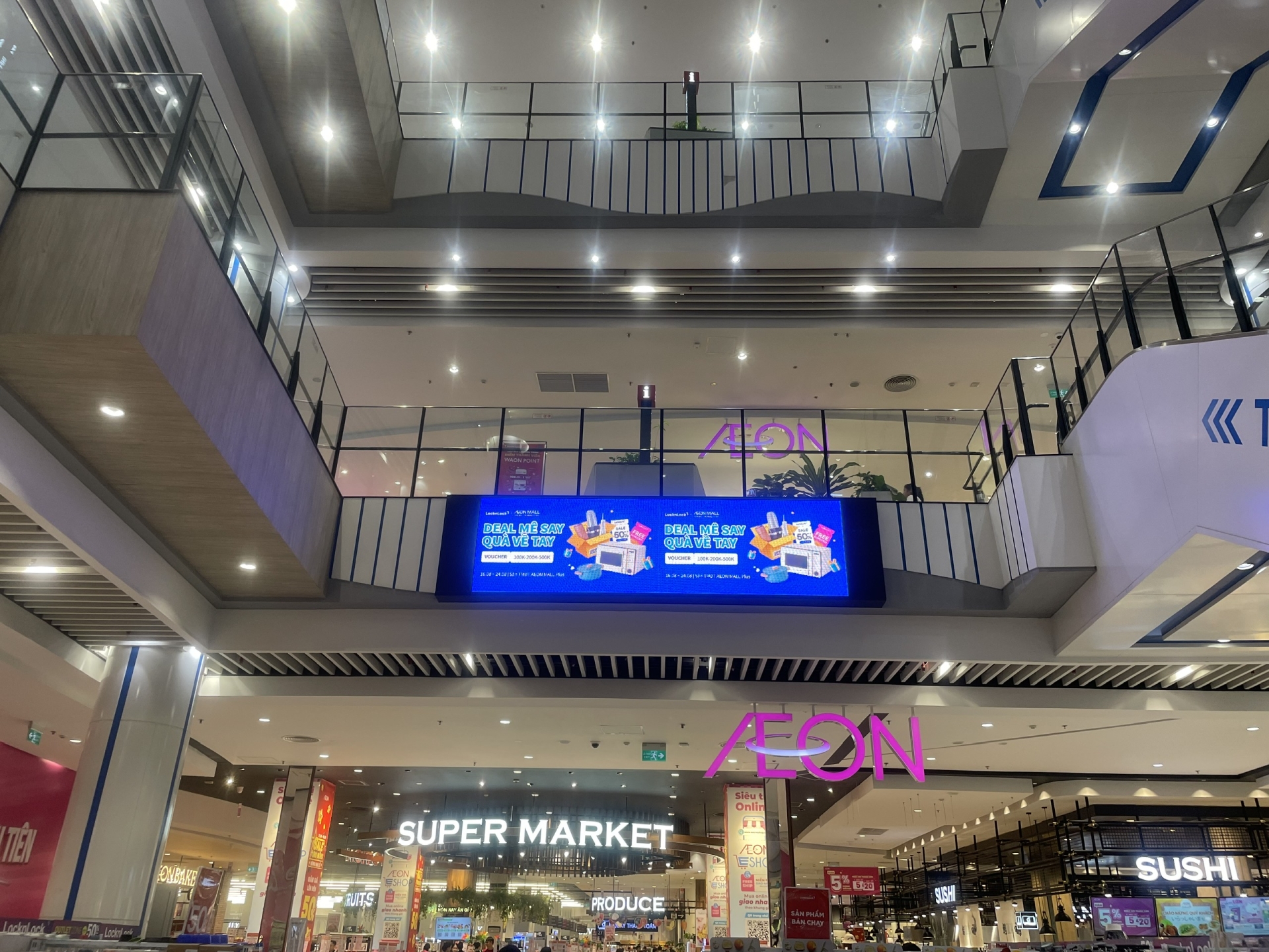 M&agrave;n ngang treo tường
