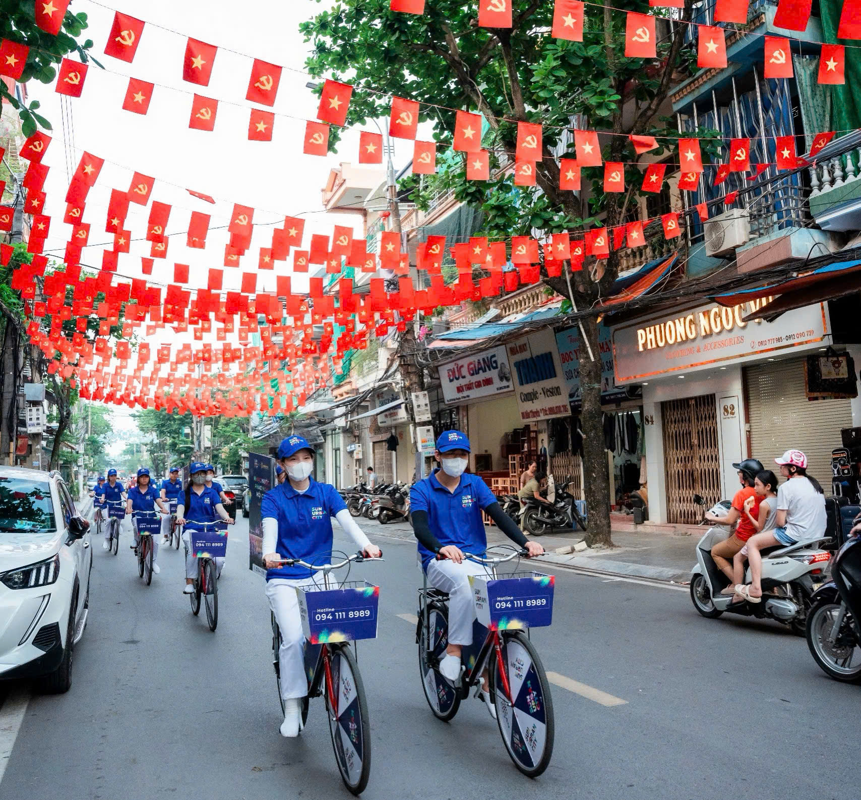 alt='Đội h&igrave;nh roadshow xe đạp di chuyển đồng bộ qua tuyến phố trung t&acirc;m, mang h&igrave;nh ảnh thương hiệu nổi bật v&agrave; th&ocirc;ng điệp truyền th&ocirc;ng s&aacute;ng tạo.'