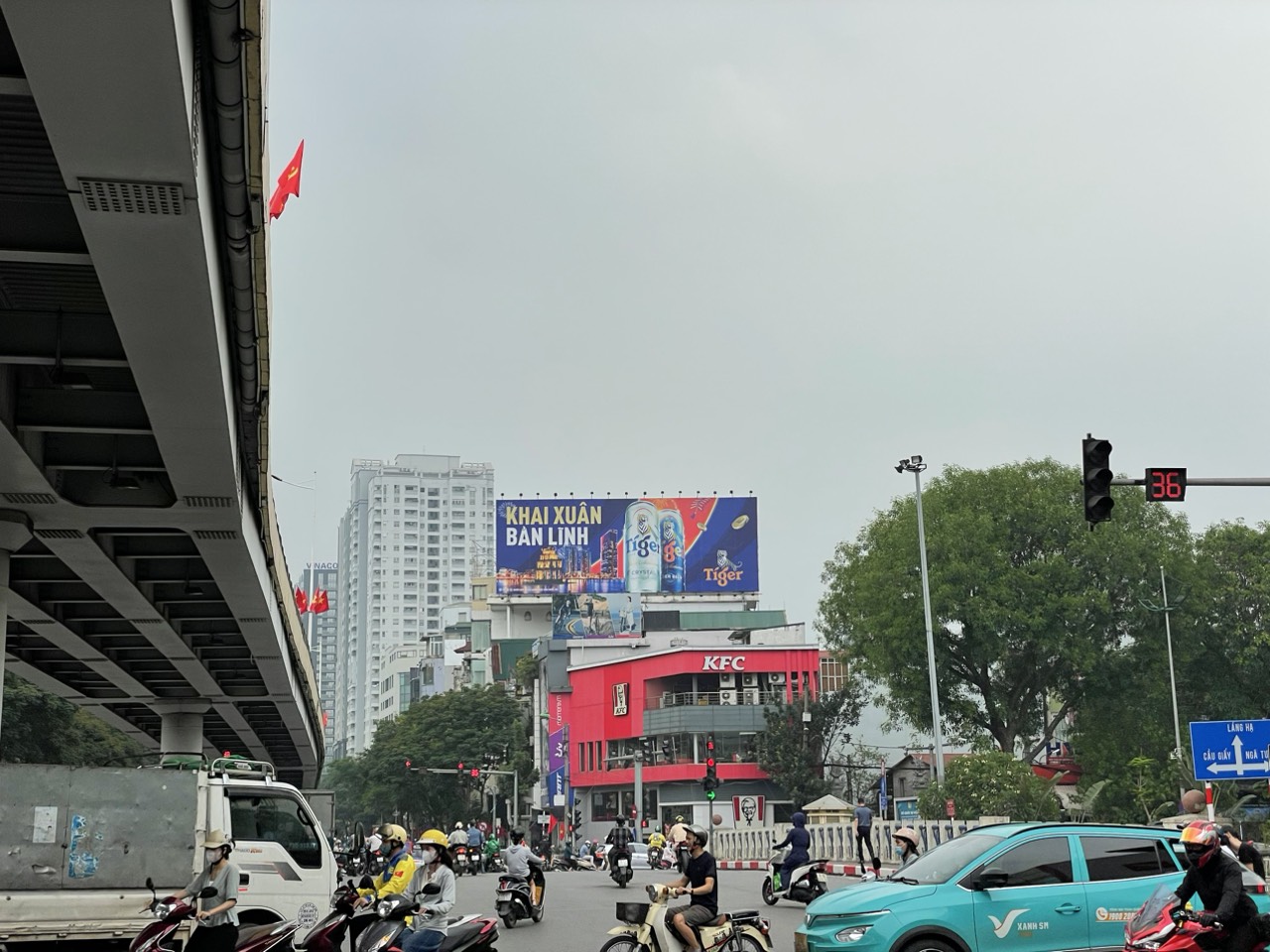 alt='Thi c&ocirc;ng biển ốp h&ocirc;ng t&ograve;a nh&agrave; bởi Kim Quang &ndash; giải ph&aacute;p quảng c&aacute;o ngo&agrave;i trời nổi bật'