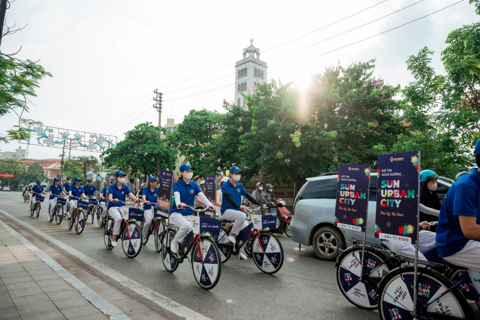 Kim Quang Advertising, Transit Advertising, Roadshow