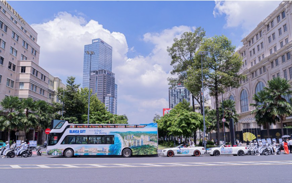 Kim Quang Advertising, Transit Advertising, Roadshow