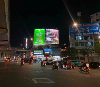 Nên chọn một billboard nổi bật hay triển khai hệ thống billboard trên nhiều tuyến đường?